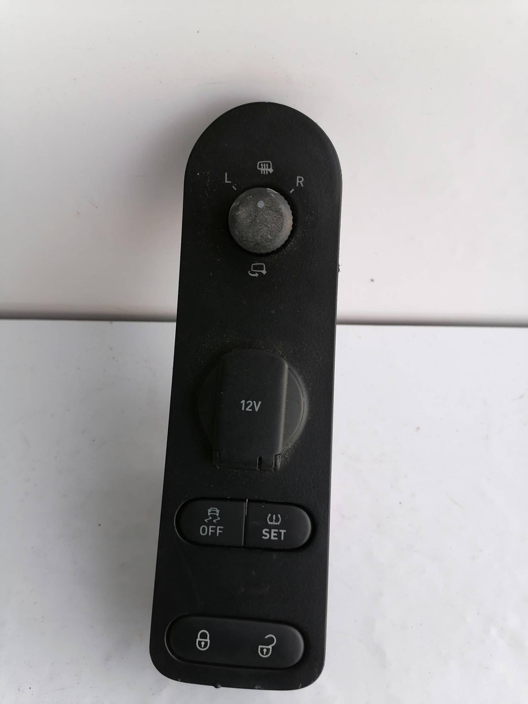 Interruttore regolazione retrovisore est.